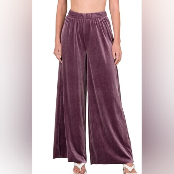 Zenana Outfitters Pants - Zenana EUC XL Women's Purple Velvet Wide-Leg Pants Waist 20 Flat Inseam 31